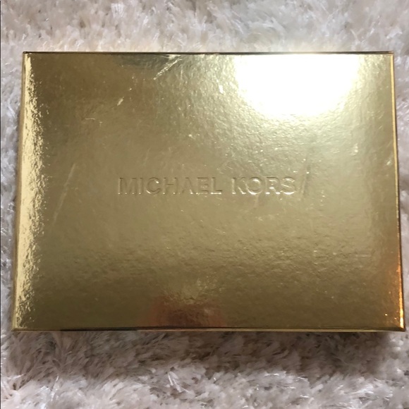 Michael Kors Beanie and Scarf gift box - Picture 2 of 2